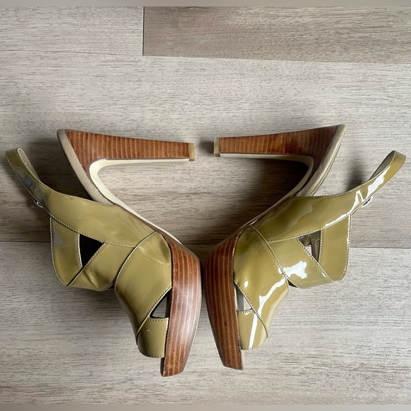 BANANA REPUBLIC TAN/Brown Classic Leather Design Heels - Picture 2 of 8